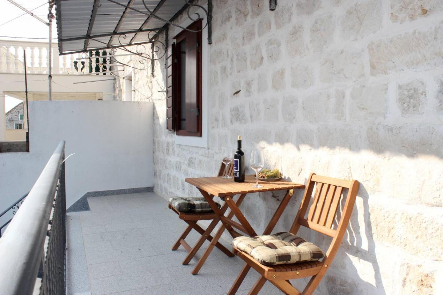 Apartment In Stone House On Seaside Kaštela Buitenkant foto
